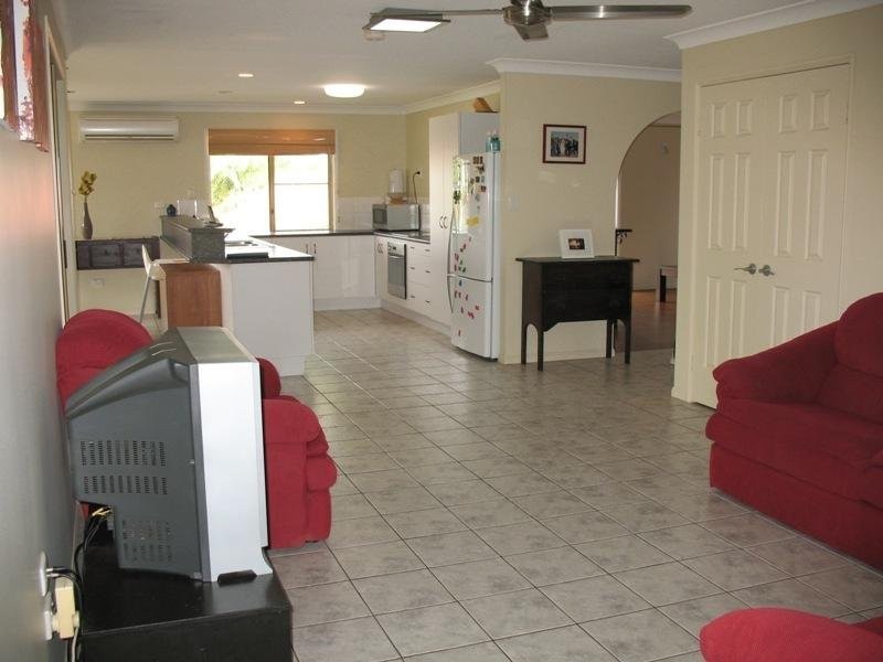 8 Ryan Court, Rural View QLD 4740