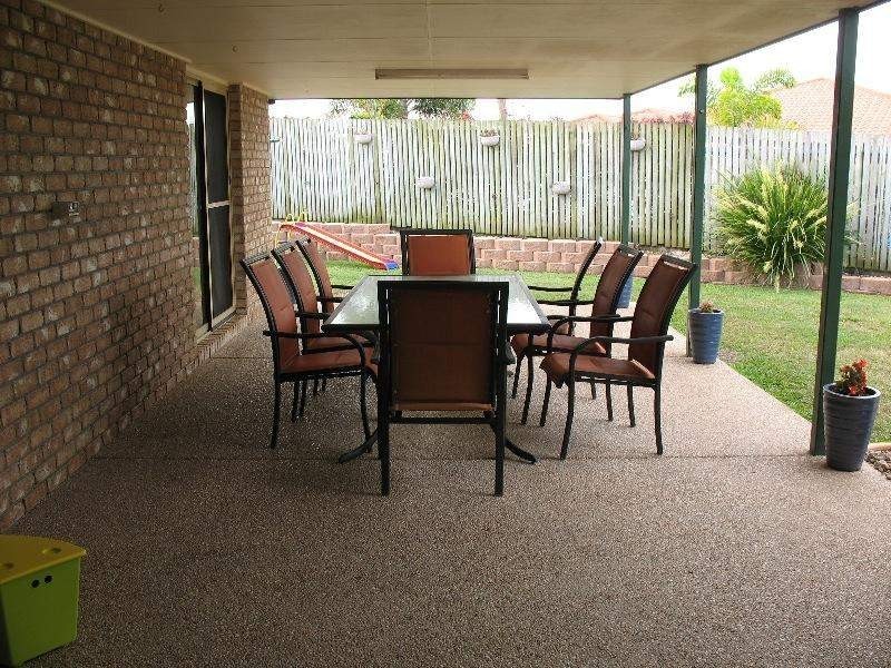 8 Ryan Court, Rural View QLD 4740