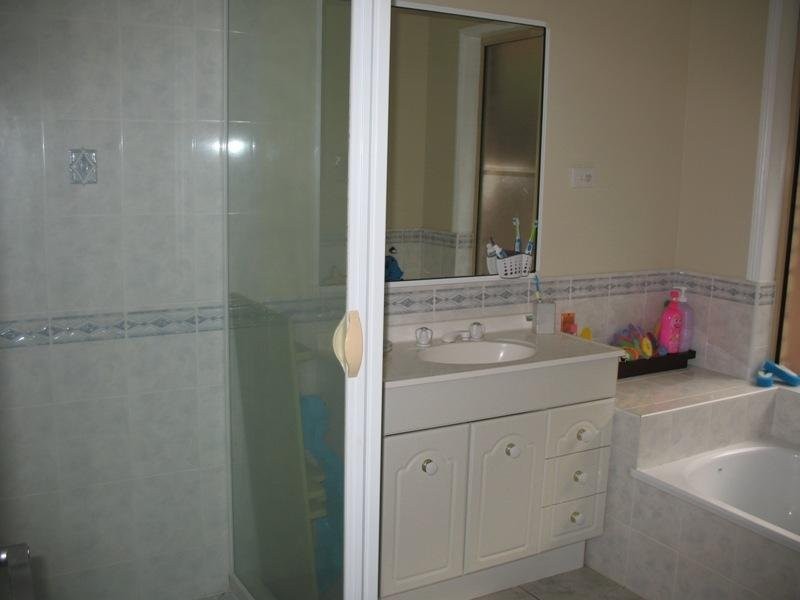 8 Ryan Court, Rural View QLD 4740