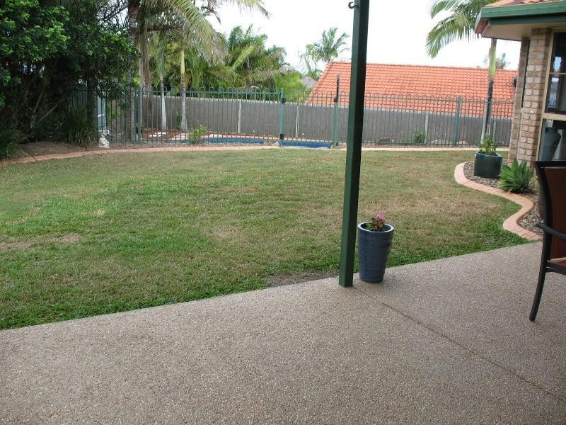 8 Ryan Court, Rural View QLD 4740