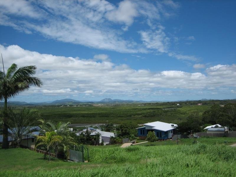 8 Ryan Court, Rural View QLD 4740