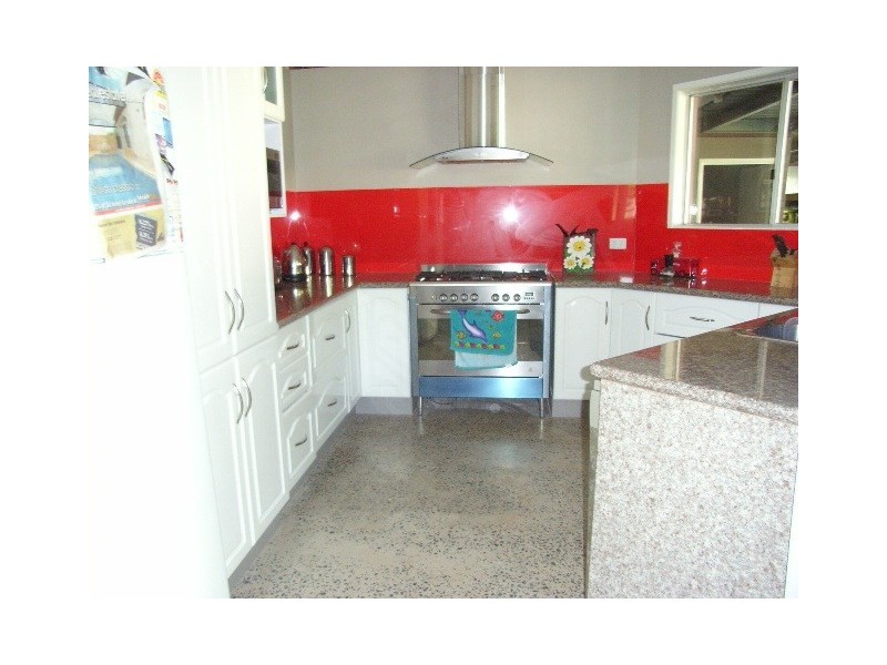 27 Bernborough Avenue, Ooralea QLD 4740