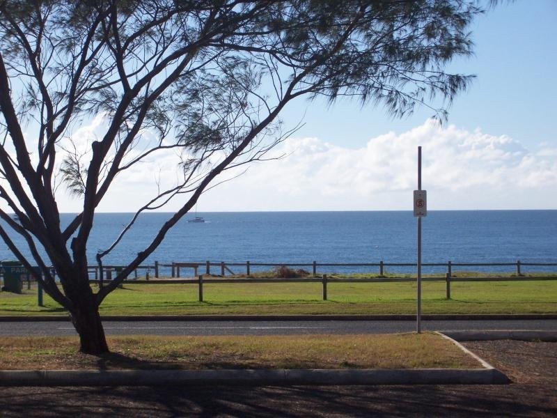 24 Pacific Esplanade, Slade Point QLD 4740