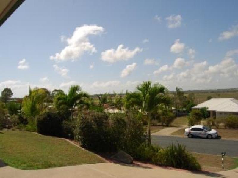 8 McLaughlin Drive, Eimeo QLD 4740