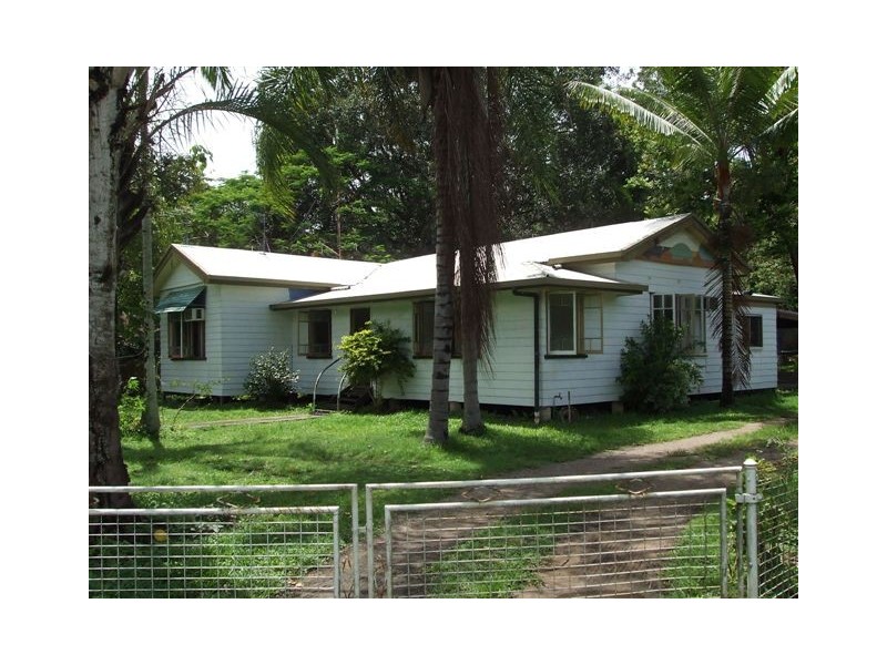72 Anzac Parade, Finch Hatton QLD 4756