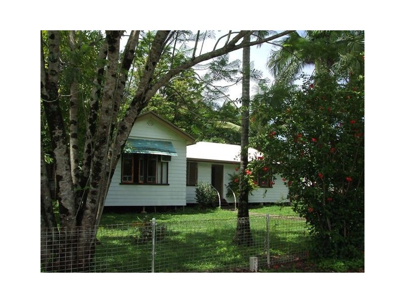 72 Anzac Parade, Finch Hatton QLD 4756