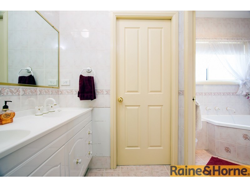 14 Erina Place, South Windsor NSW 2756