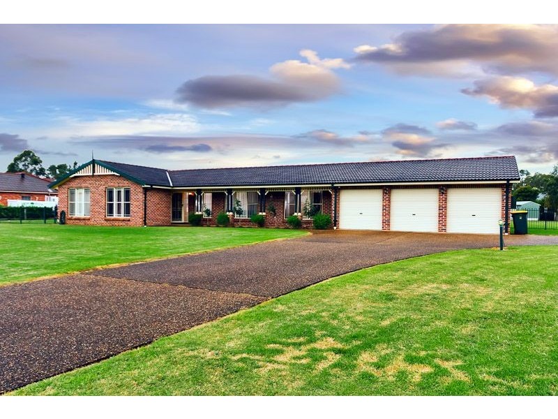 2 Burnside Grove, Windsor Downs NSW 2756