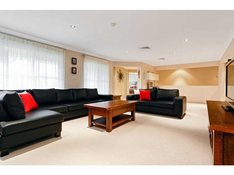 2 Burnside Grove, Windsor Downs NSW 2756