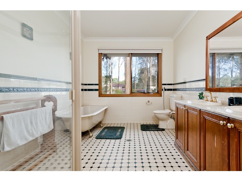 210 Sanctuary Drive, Windsor Downs NSW 2756