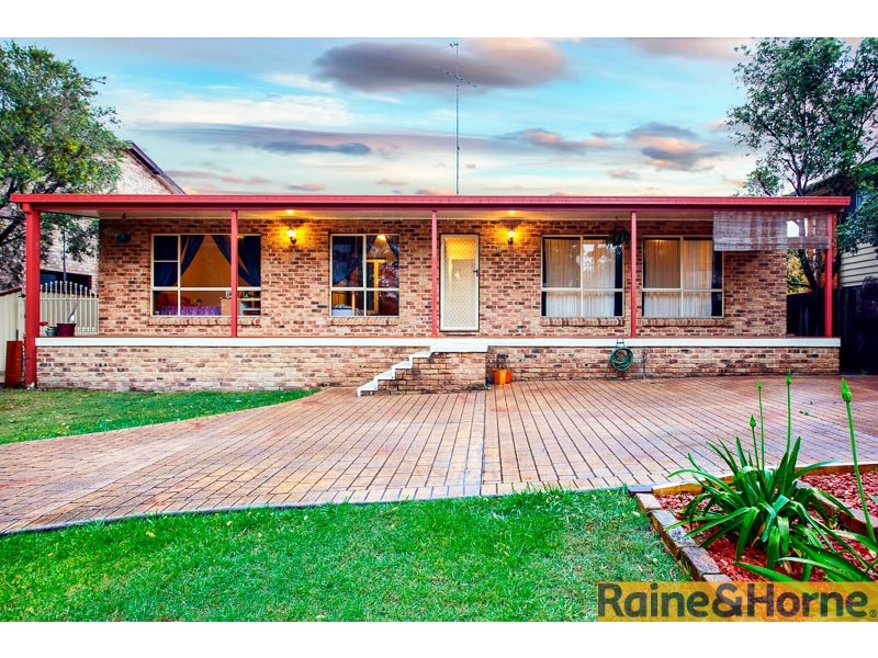 8 Roberts Place, Mcgraths Hill NSW 2756