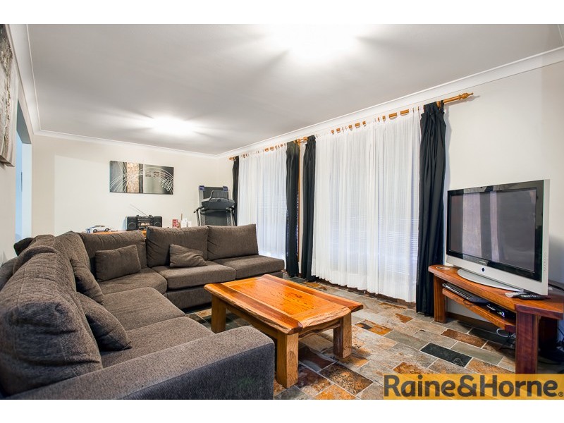 8 Roberts Place, Mcgraths Hill NSW 2756