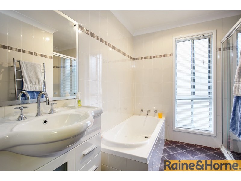 8 Roberts Place, Mcgraths Hill NSW 2756