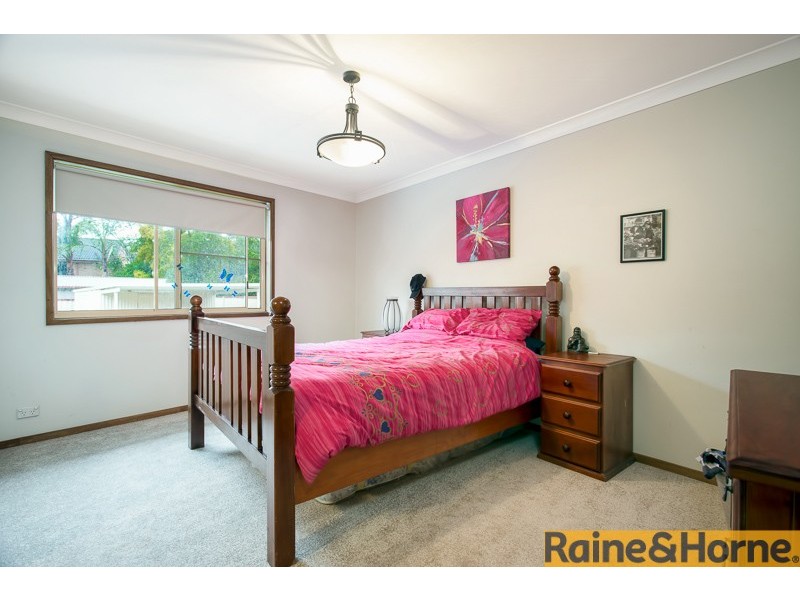 8 Roberts Place, Mcgraths Hill NSW 2756