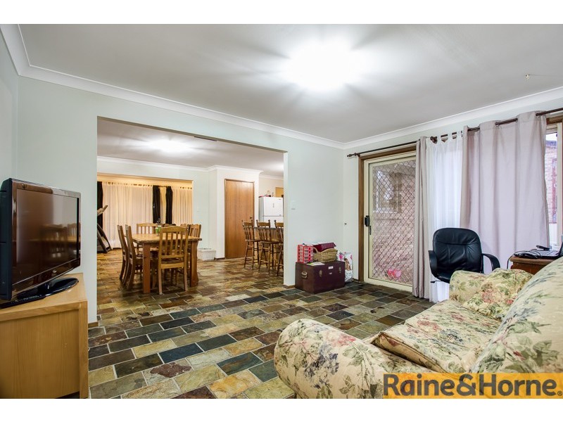 8 Roberts Place, Mcgraths Hill NSW 2756