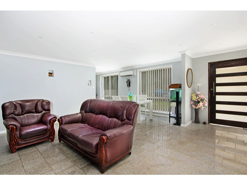 25 Snailham Cres, South Windsor NSW 2756