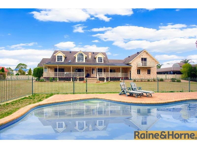 17 Burnside Grove, Windsor Downs NSW 2756