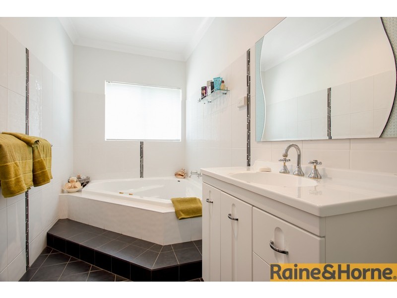 17 Burnside Grove, Windsor Downs NSW 2756