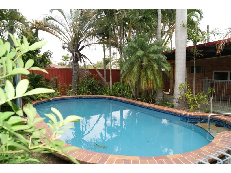 68 TAKALVAN STREET, Svensson Heights QLD 4670