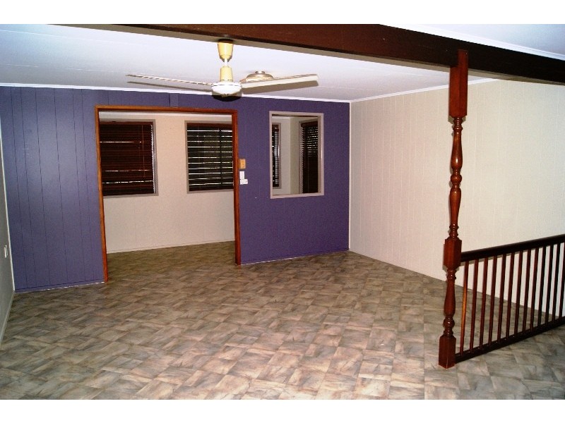 130 ELLIOTT HEADS ROAD, Avenell Heights QLD 4670