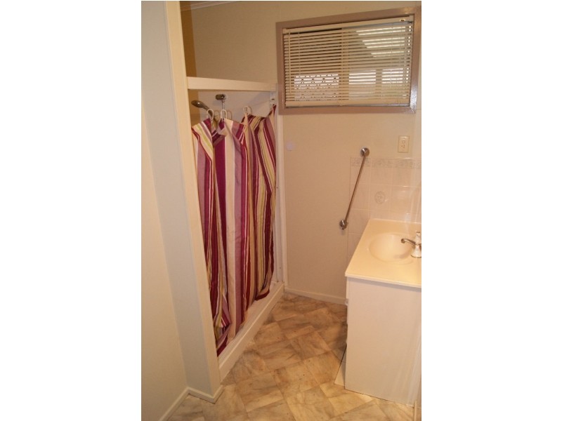 130 ELLIOTT HEADS ROAD, Avenell Heights QLD 4670