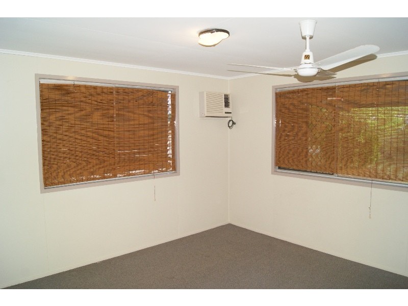 130 ELLIOTT HEADS ROAD, Avenell Heights QLD 4670