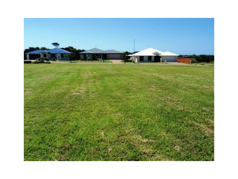 13 Bisdee Street, Coral Cove QLD 4670