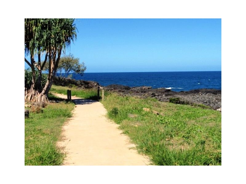 13 Bisdee Street, Coral Cove QLD 4670