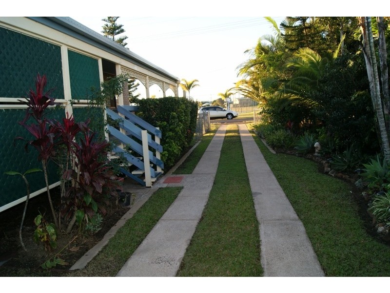 16 Moore Street, Elliott Heads QLD 4670