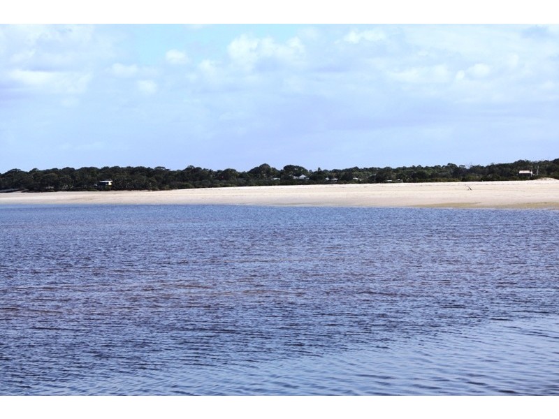 16 Moore Street, Elliott Heads QLD 4670