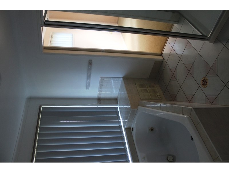 16 Seymore Street, Kalkie QLD 4670