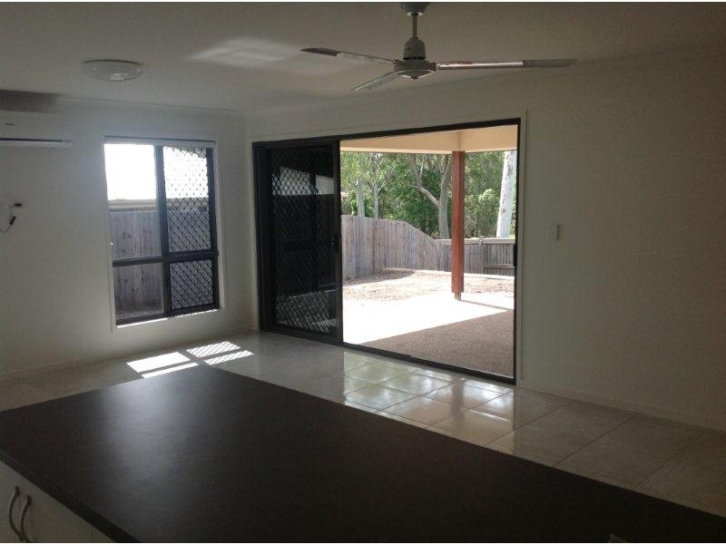 10 Green Avenue, Branyan QLD 4670