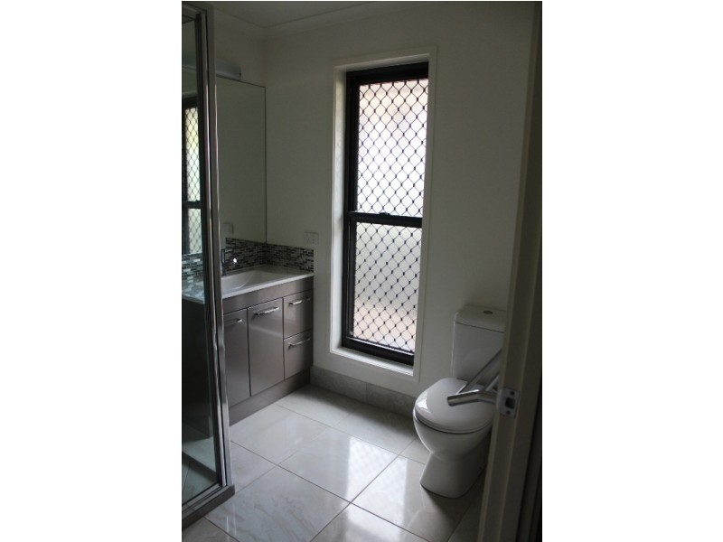 10 Green Avenue, Branyan QLD 4670