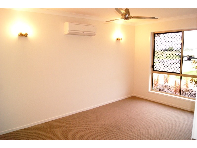 32 Sienna Blvd, Ashfield QLD 4670