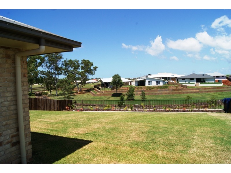 32 Sienna Blvd, Ashfield QLD 4670