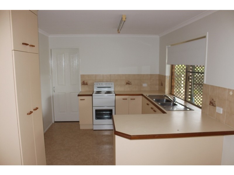 7 Cooper Court, Avenell Heights QLD 4670