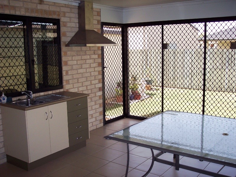 6 HALLORAN CT, MAYFAIR ESTATE, Thabeban QLD 4670