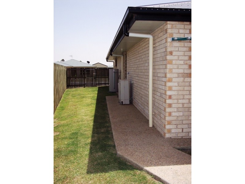 6 HALLORAN CT, MAYFAIR ESTATE, Thabeban QLD 4670