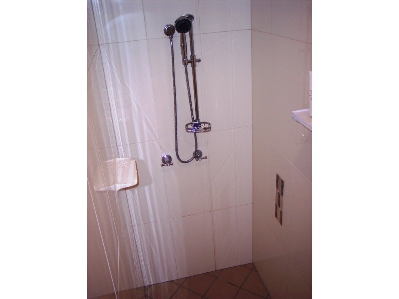 6 HALLORAN CT, MAYFAIR ESTATE, Thabeban QLD 4670