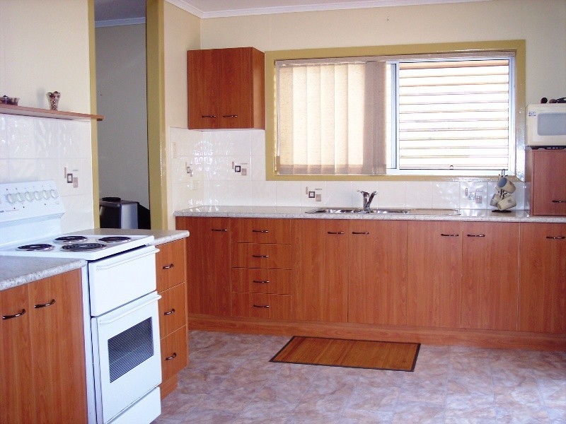 Avenell Heights QLD 4670