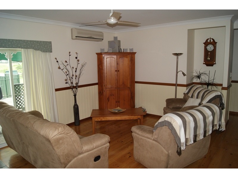 49 Daveys Drive, Branyan QLD 4670