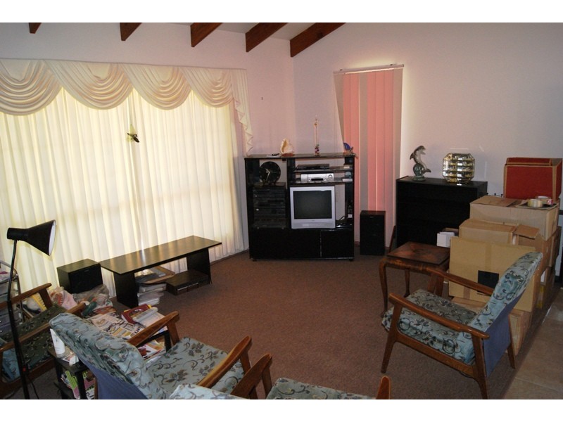 8 Pecton Place, Avenell Heights QLD 4670