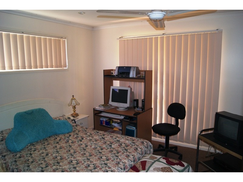 8 Pecton Place, Avenell Heights QLD 4670