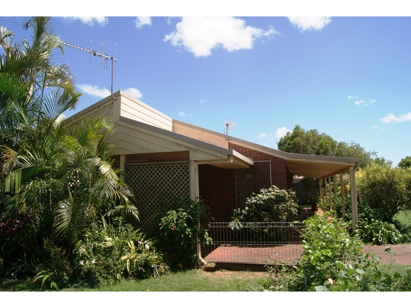 8 Pecton Place, Avenell Heights QLD 4670