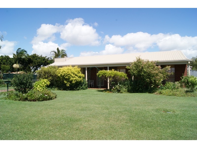 8 Pecton Place, Avenell Heights QLD 4670