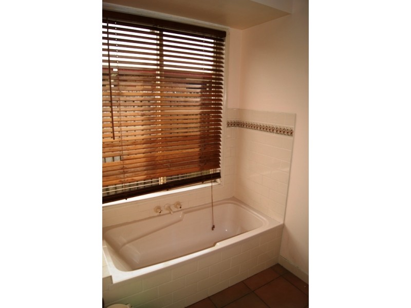 24 BERGHOFFER DRIVE, Kepnock QLD 4670