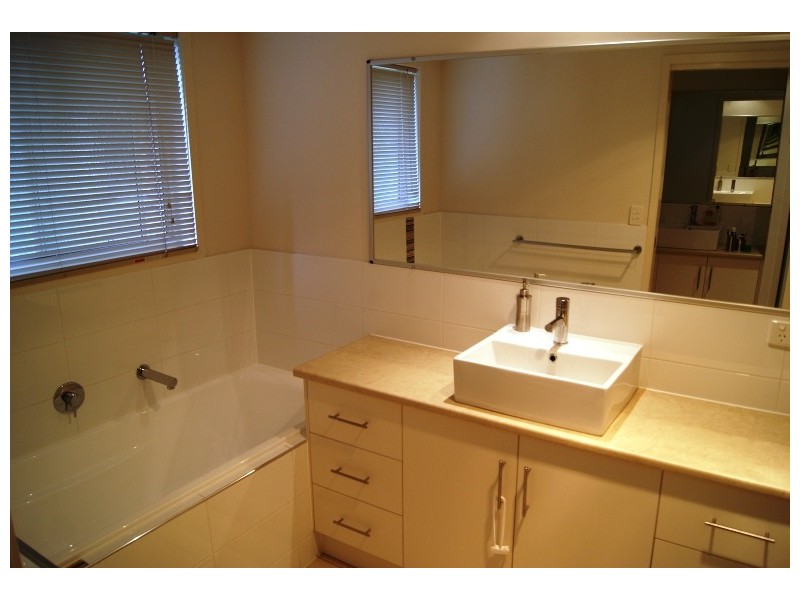 1 Kedge Street, Svensson Heights QLD 4670