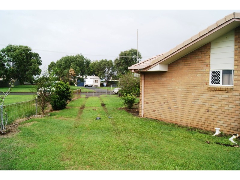 26 BLUEWATER DRIVE, Elliott Heads QLD 4670