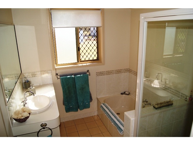 10 Palomino Ave, Branyan QLD 4670