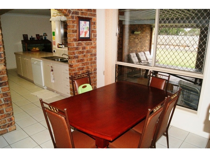 11 CENTENNIAL CIRCUIT, Avenell Heights QLD 4670